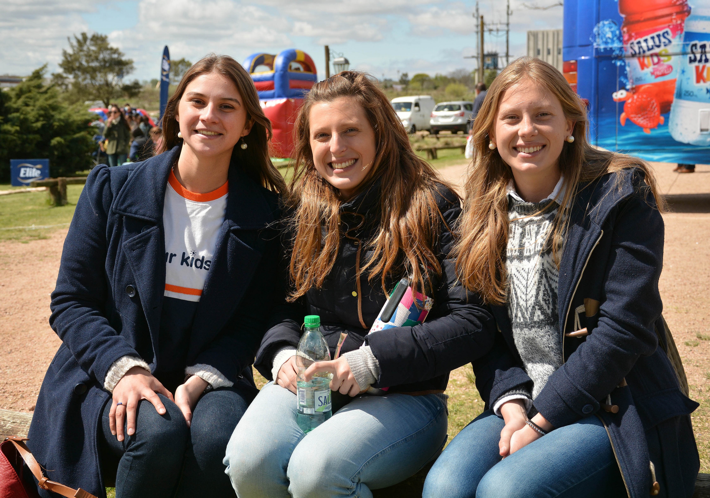 María Laura Elhordoy, Agustina Serrano, María Elena Flores.