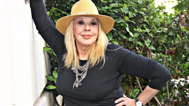 El eterno femenino de una imaginativa pintora