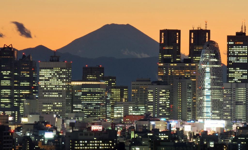 El eterno femenino de una imaginativa pintora