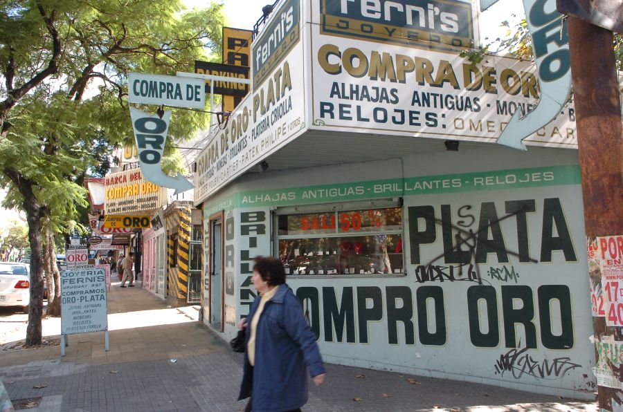 El eterno femenino de una imaginativa pintora