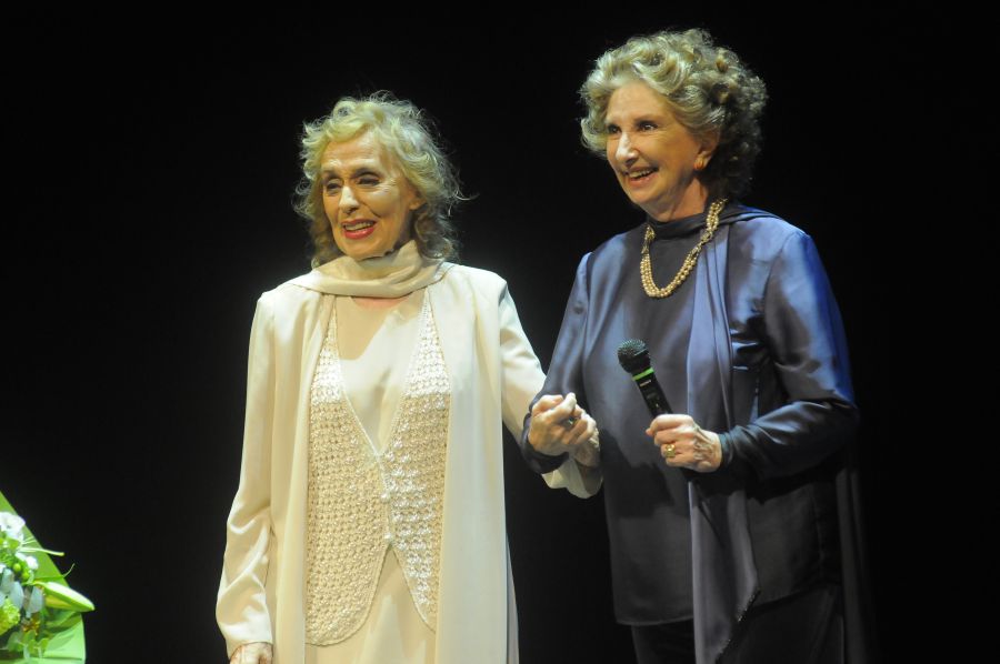 El eterno femenino de una imaginativa pintora