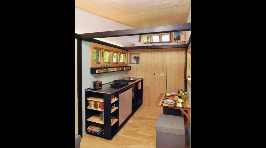 El interior está dividido en dos zonas. Foto: toyboxtinyhome.com