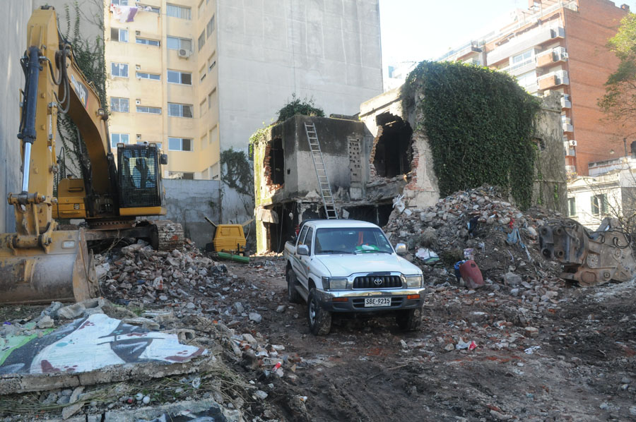 Demolición casas ocupadas de Villa Biarritz. Foto. F. Flores