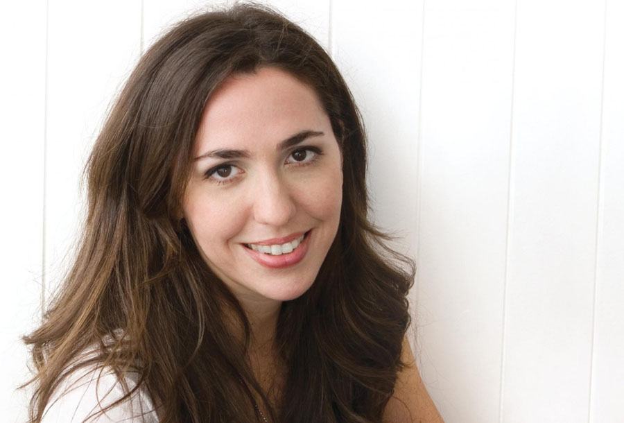 El eterno femenino de una imaginativa pintora