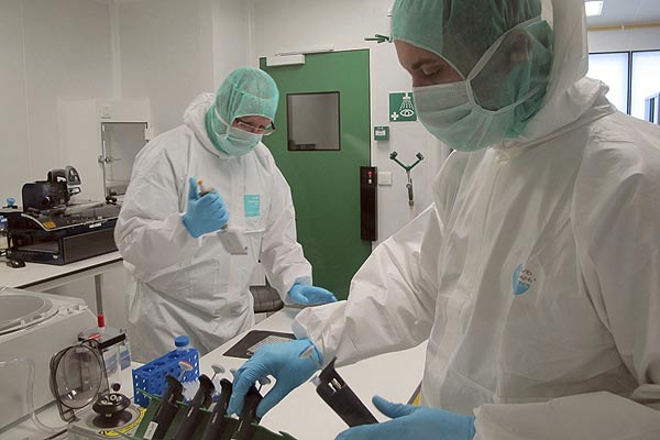 El eterno femenino de una imaginativa pintora