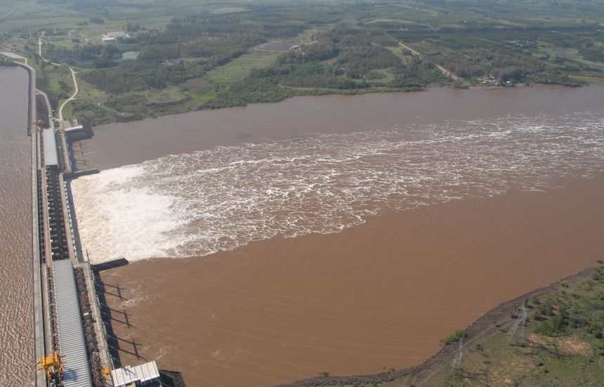 Represa de Salto Grande. Foto: Archivo El País