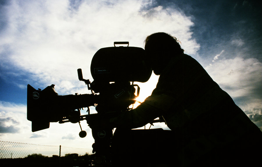 El eterno femenino de una imaginativa pintora