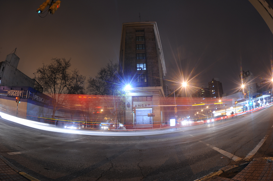 El eterno femenino de una imaginativa pintora