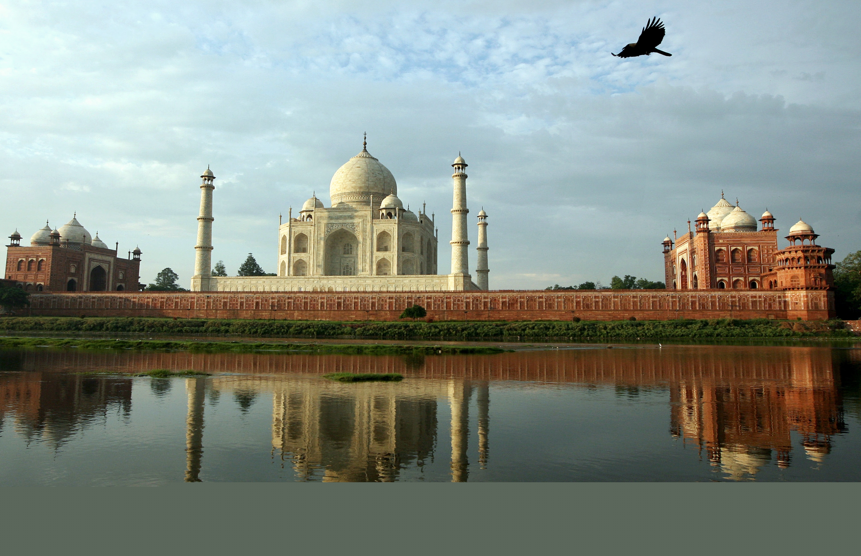 El eterno femenino de una imaginativa pintora