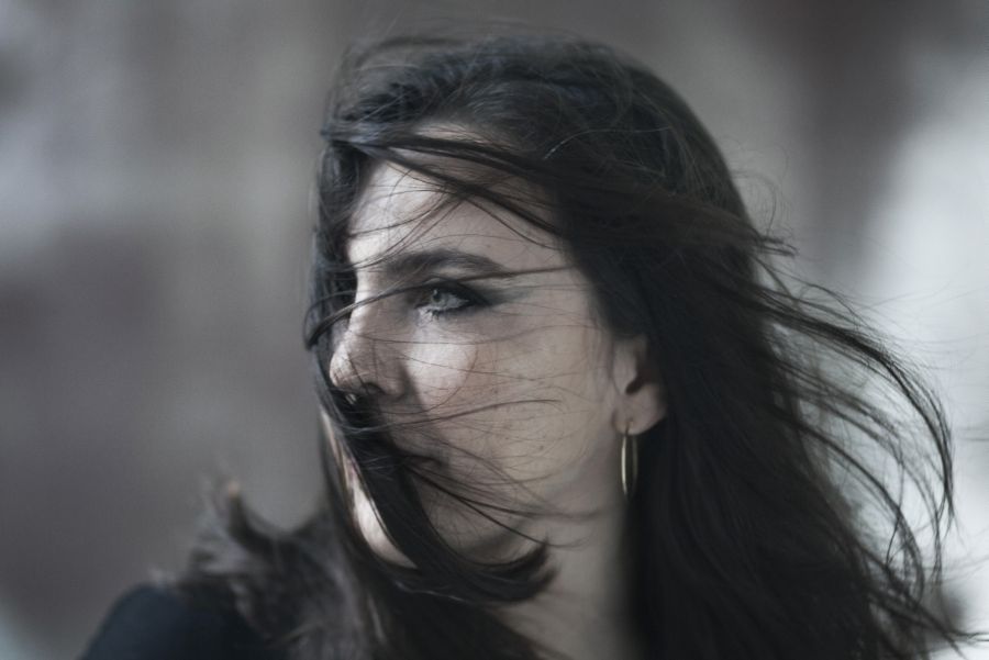 El eterno femenino de una imaginativa pintora