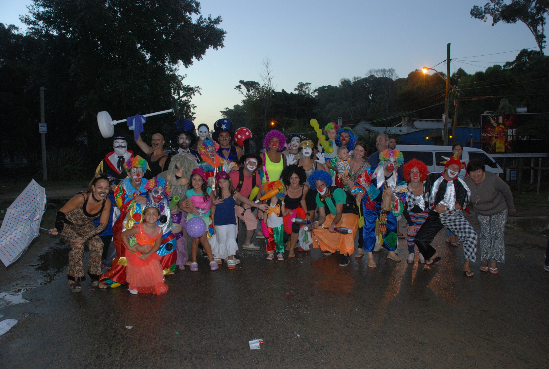 La alegría copa las calles en el Carnaval de La Pedrera. Foto: Ricardo Figueredo