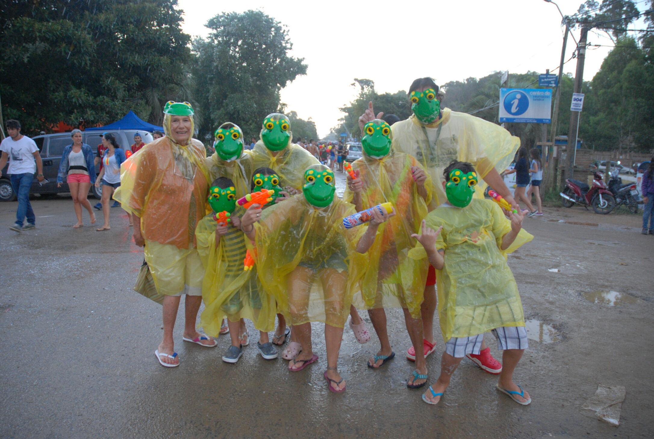 La alegría copa las calles en el Carnaval de La Pedrera. Foto: Ricardo Figueredo