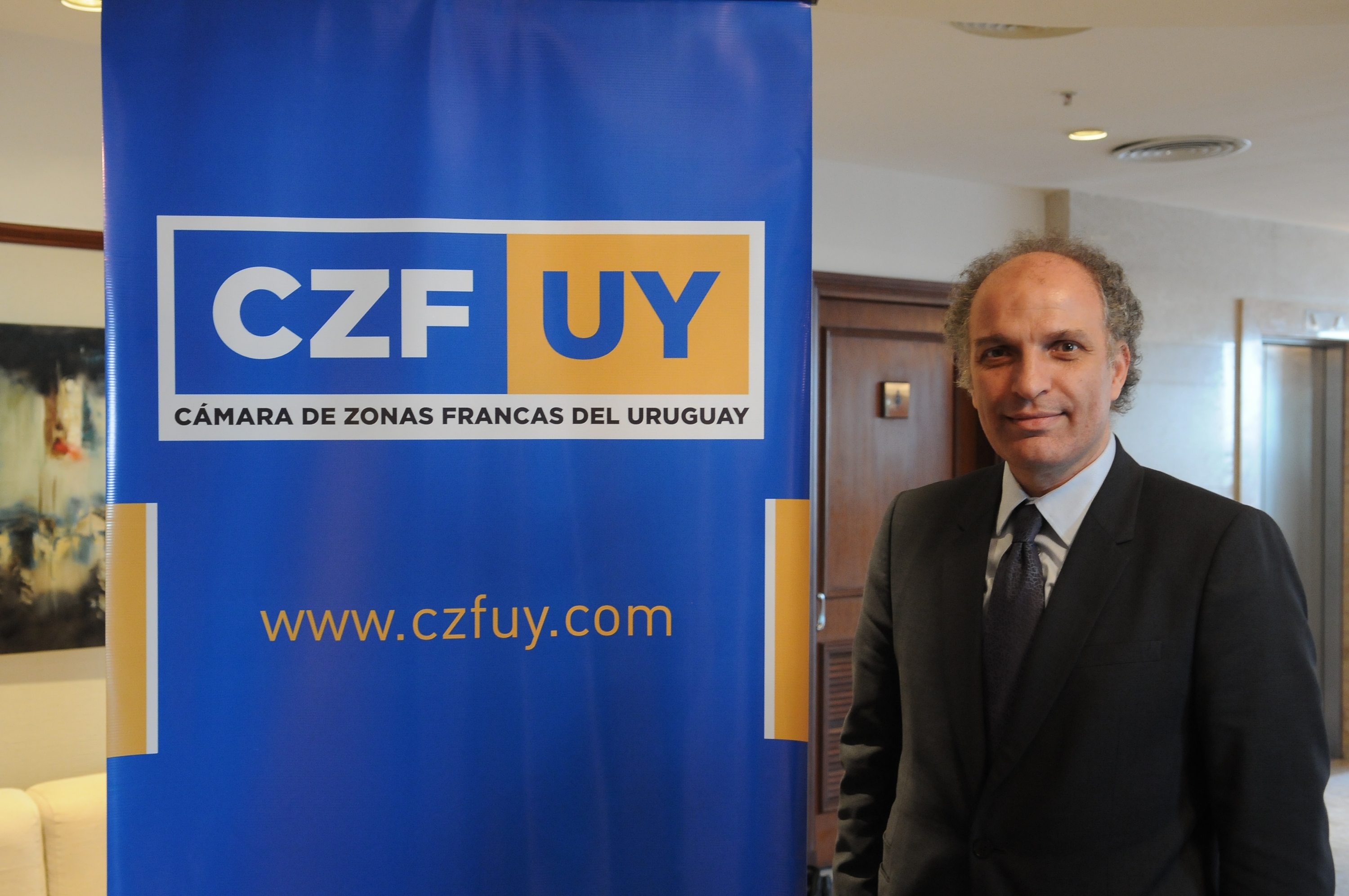 El eterno femenino de una imaginativa pintora