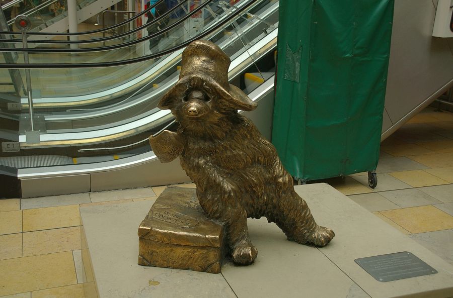 El eterno femenino de una imaginativa pintora