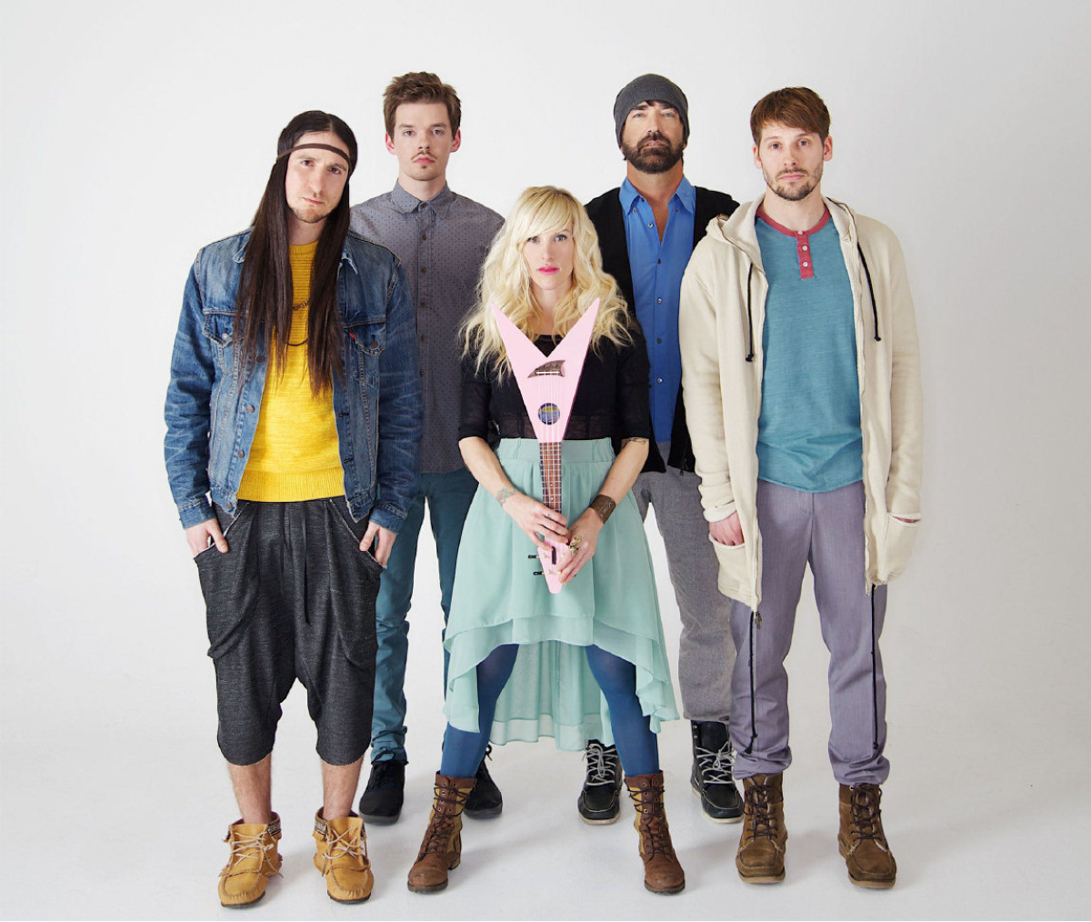 El eterno femenino de una imaginativa pintora