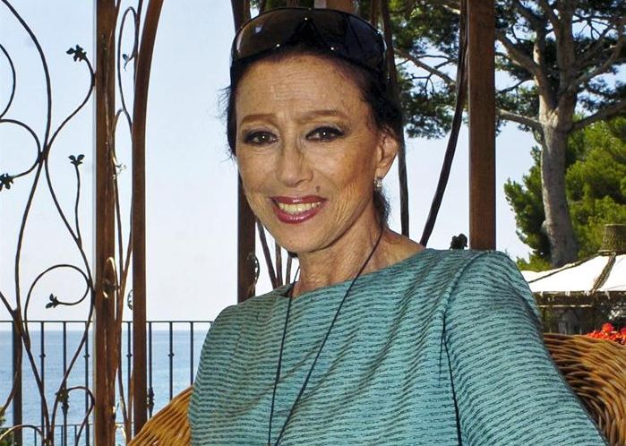 El eterno femenino de una imaginativa pintora