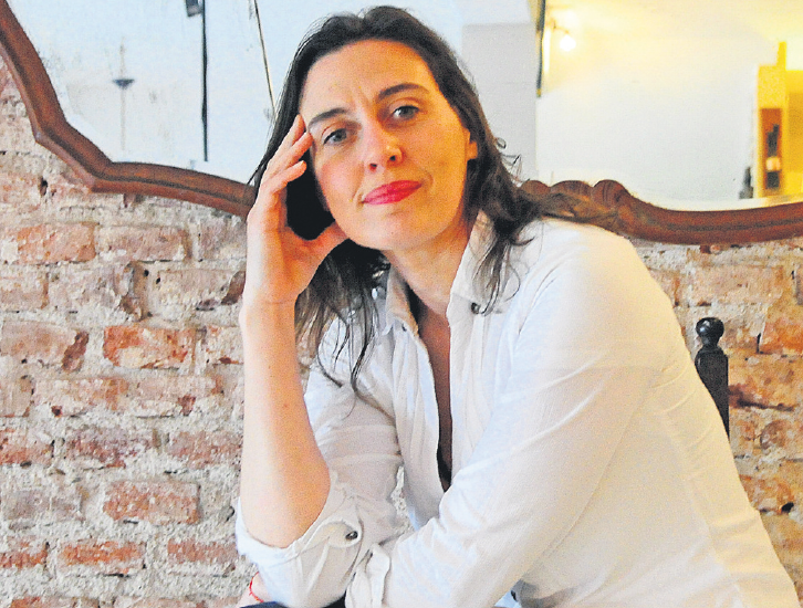 El eterno femenino de una imaginativa pintora