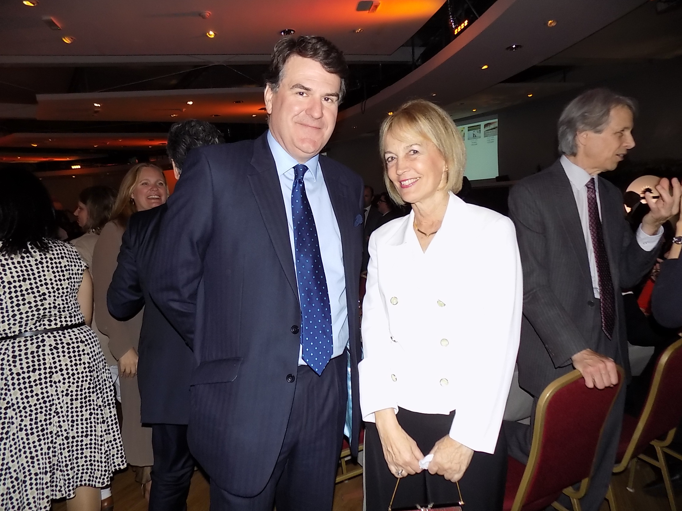 Embajador de Reino Unido Ben Lyster Binns, Verónica Peinado.