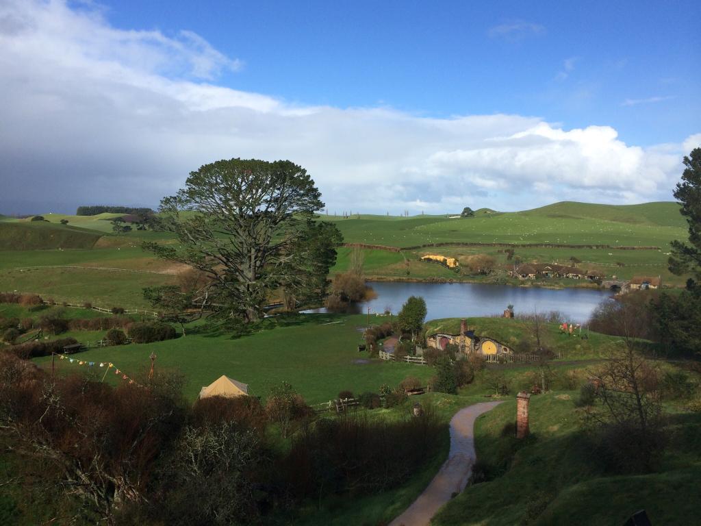 El eterno femenino de una imaginativa pintora
