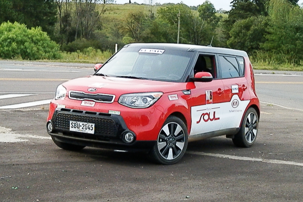 El eterno femenino de una imaginativa pintora