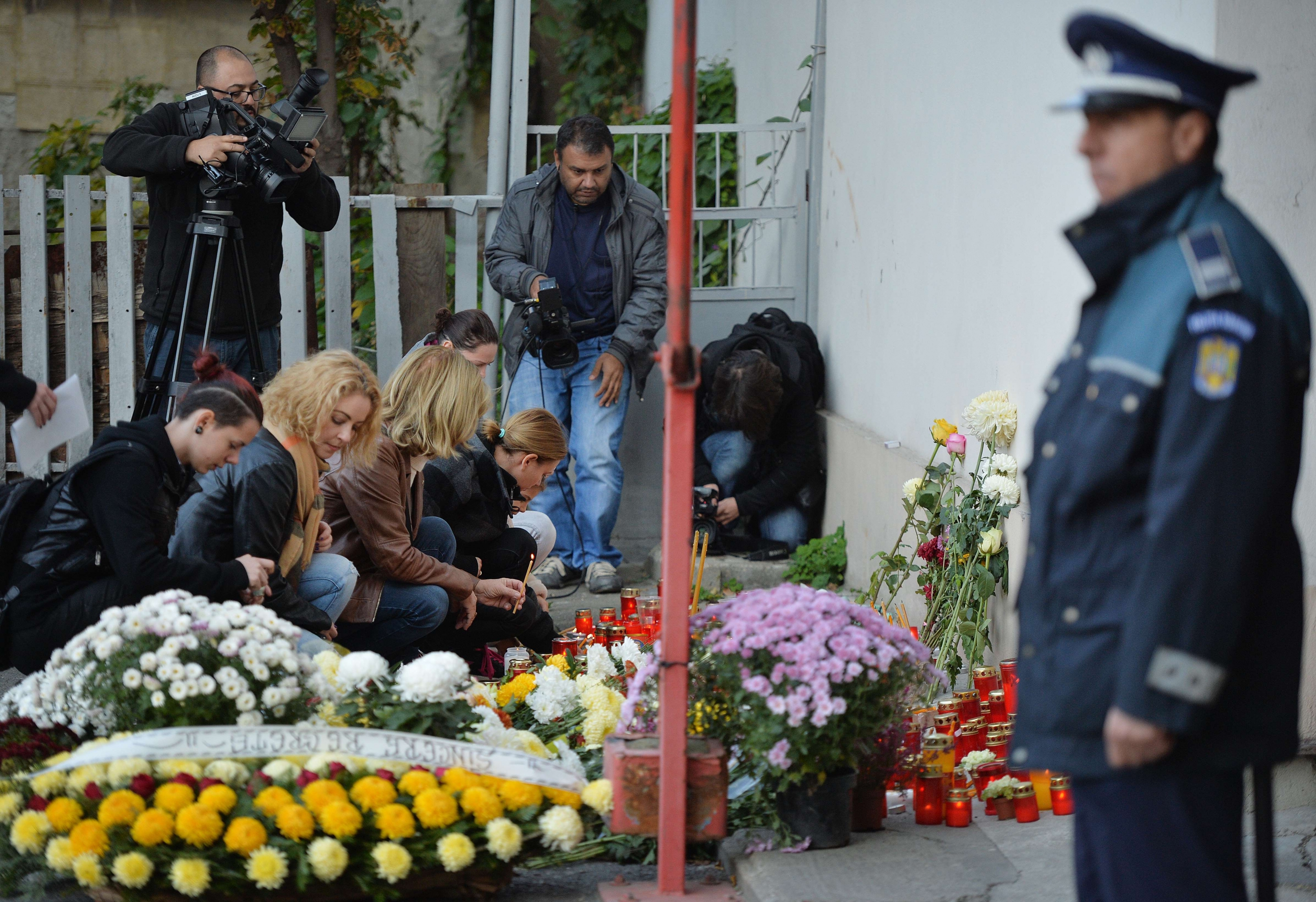 Rinden honores a las víctimas. Foto: AFP