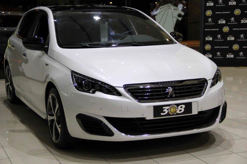 El nuevo miembro de la familia Peugeot es un cuatro cilindros 1.6 THP con 205 cv de potencia, Start&Stop, inyección directa y tecnología VTi de distribución variable, combinado con una caja de cambios manual de seis relaciones.