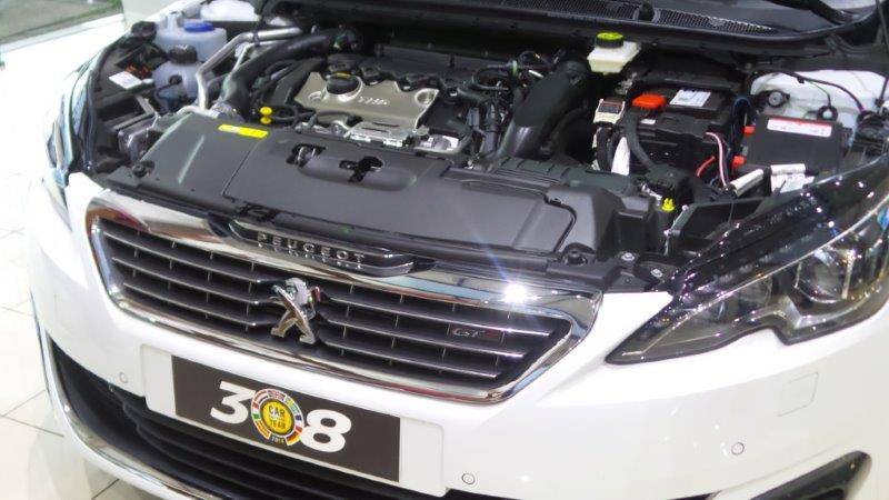 El nuevo miembro de la familia Peugeot es un cuatro cilindros 1.6 THP con 205 cv de potencia, Start&Stop, inyección directa y tecnología VTi de distribución variable, combinado con una caja de cambios manual de seis relaciones.