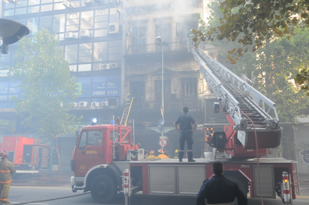 Incendio en 18 de julio. Foto: Francisco Flores