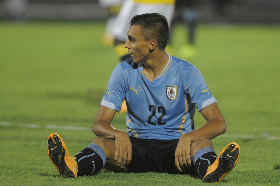 El tiro de Matías Suárez en el último minuto del partido pasó a centímetros del vertical colombiano. Foto: Agustín Martínez
