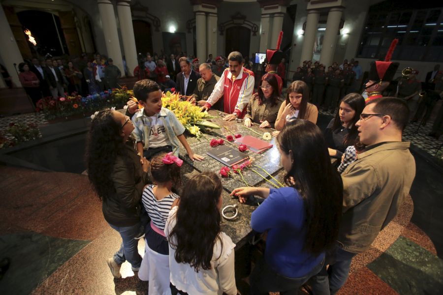 El eterno femenino de una imaginativa pintora