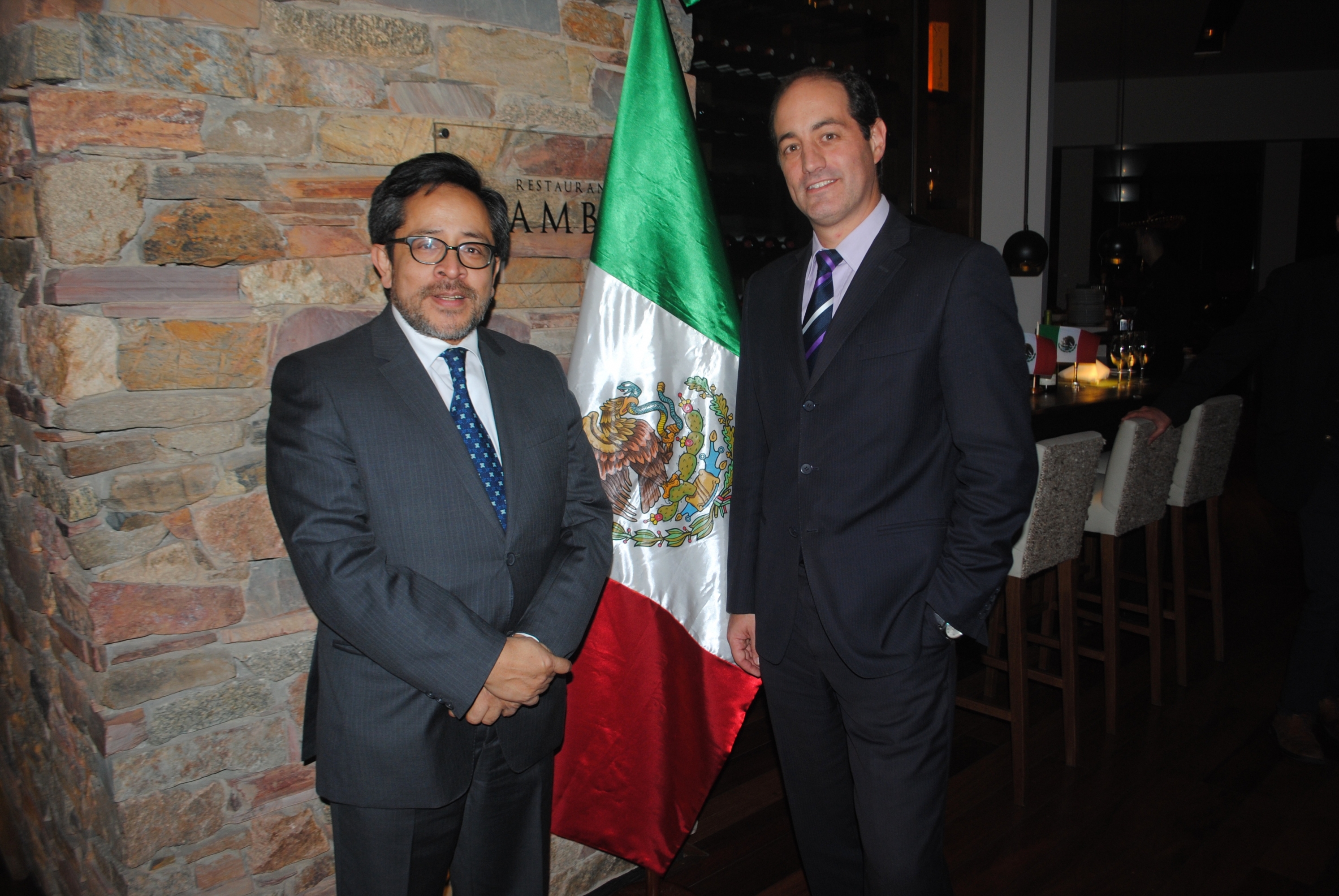 Armando Vivanco, Gilberto Echeverry.