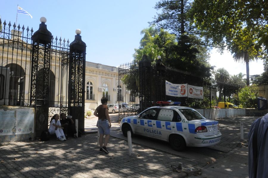 El eterno femenino de una imaginativa pintora