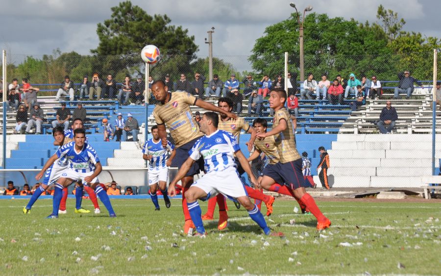El eterno femenino de una imaginativa pintora