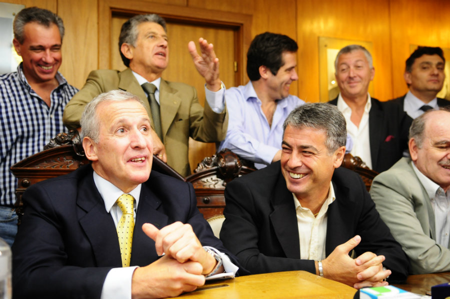 Juan Pedro Damiani y Pablo Bengoechea en la presentación del DT. Foto: Marcelo Bonjour