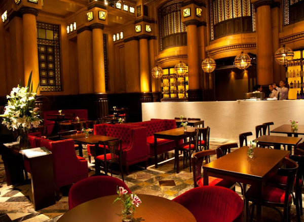 El eterno femenino de una imaginativa pintora