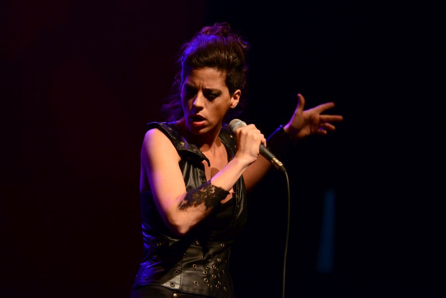 El eterno femenino de una imaginativa pintora