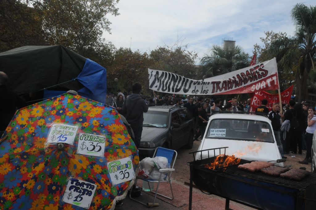 Ventas en el acto del 1° de mayo de 2015. Foto: Francisco Flores