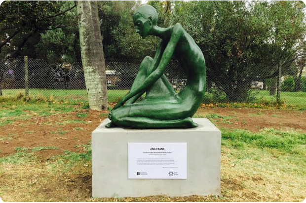 El eterno femenino de una imaginativa pintora
