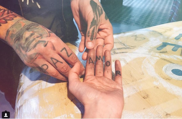 Loca por los tatuajes.