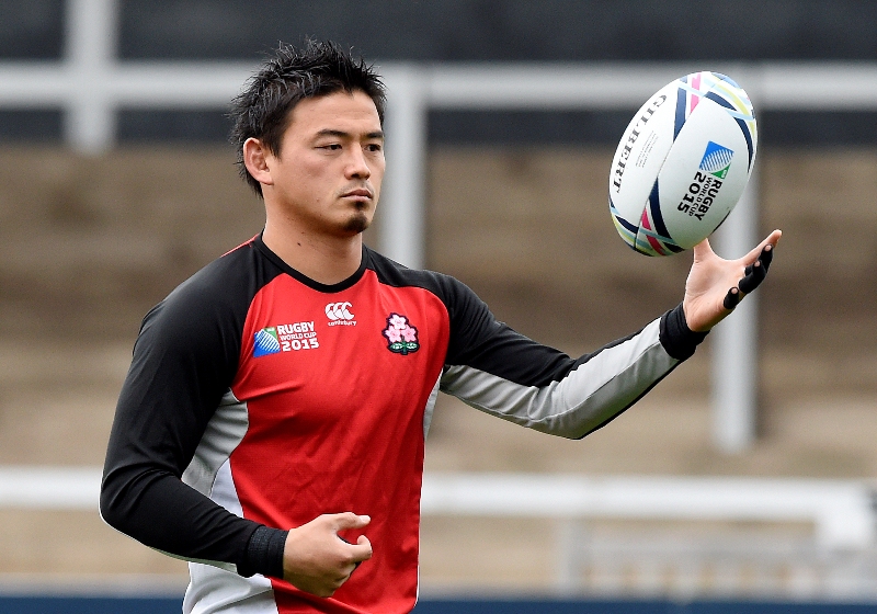 El eterno femenino de una imaginativa pintora