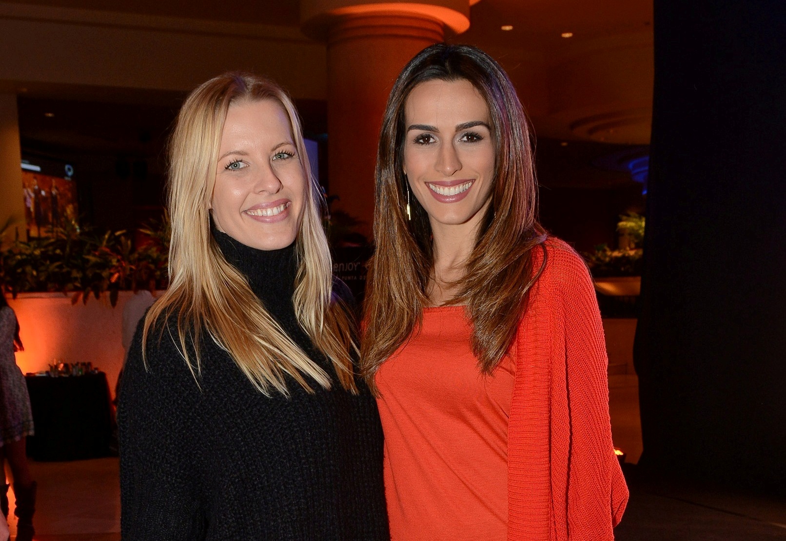 Juliana Valcézia, Carol Scaff.