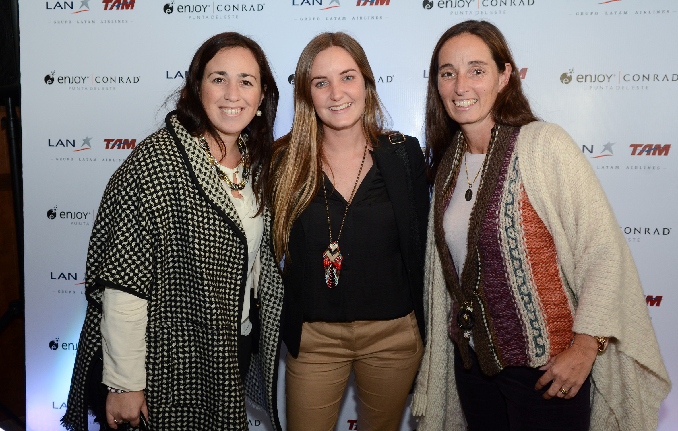 Lucía Fernández, Rosina Saldonbide, Carolina Artagaveytia.