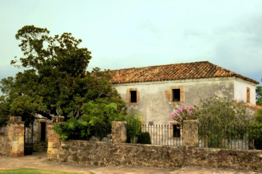 El eterno femenino de una imaginativa pintora