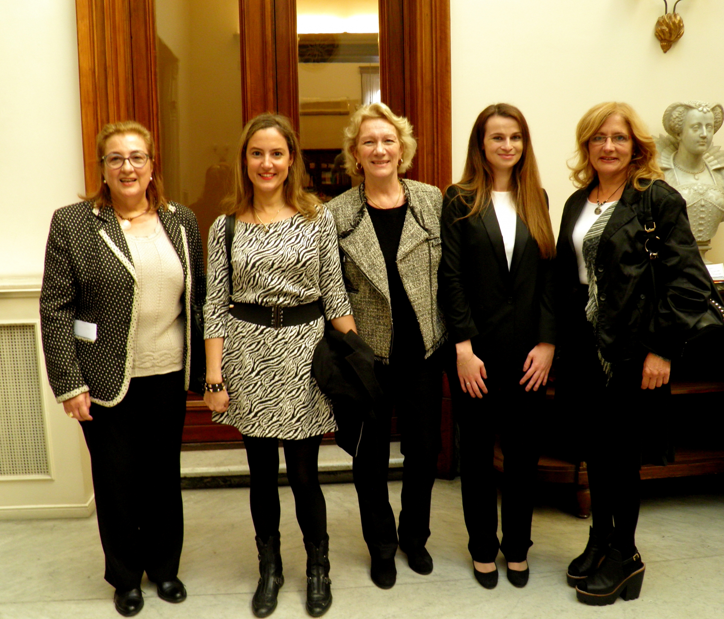 Emma Ponce de León, María del Carmen Azpiroz, Frédérique Ameglio, Maei Castillon, María Luisa Blanco.
