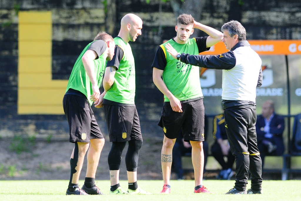 El eterno femenino de una imaginativa pintora