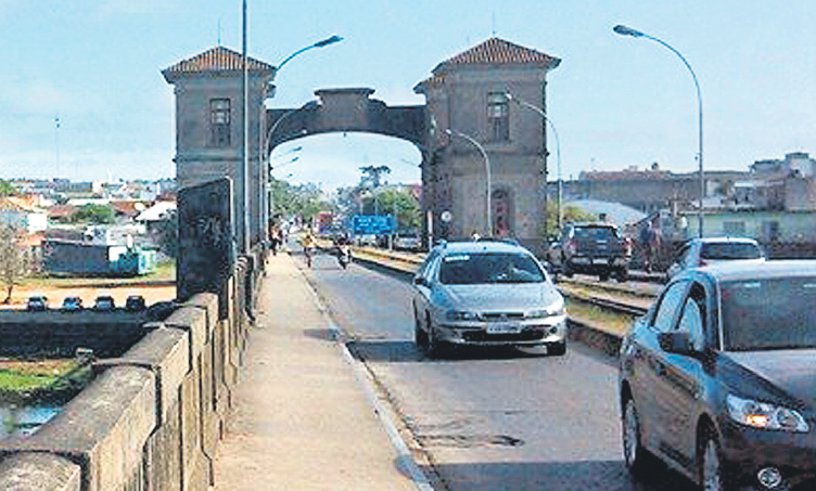 El eterno femenino de una imaginativa pintora