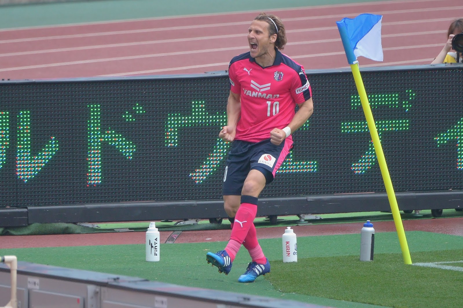 El eterno femenino de una imaginativa pintora