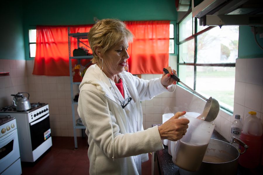 El eterno femenino de una imaginativa pintora