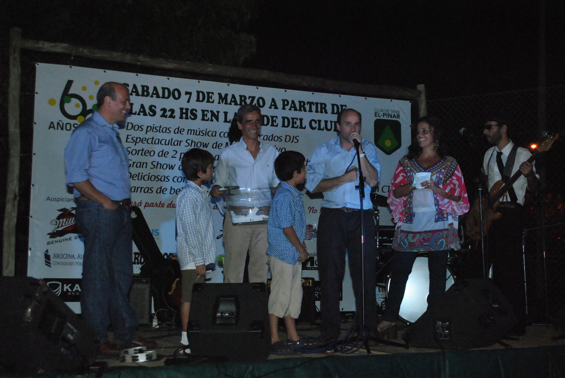 Sorteos y shows musicales como parte del sexagenario.