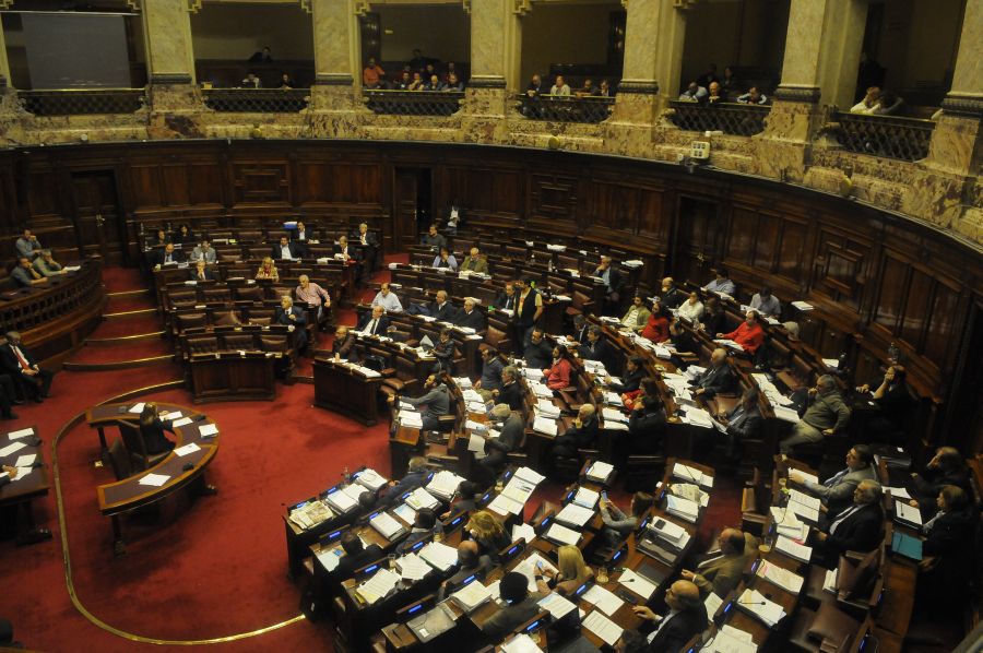 El eterno femenino de una imaginativa pintora